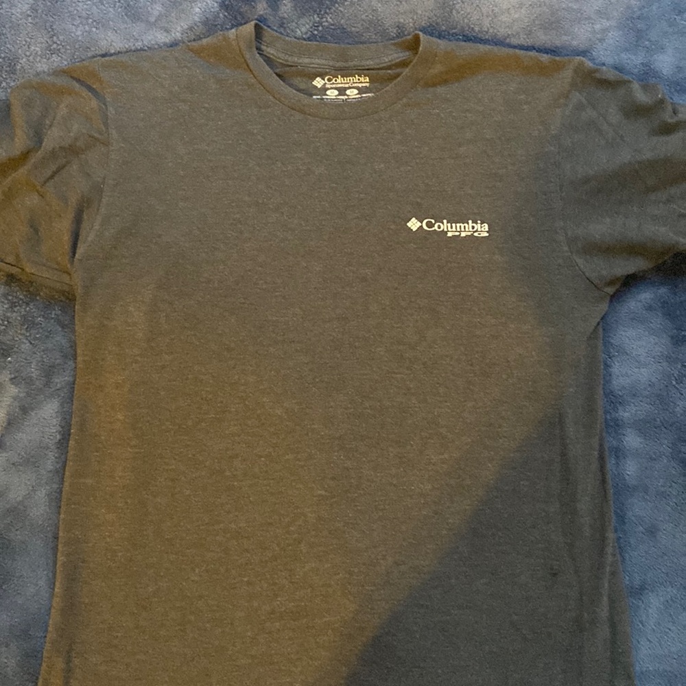 Columbia t shirt
